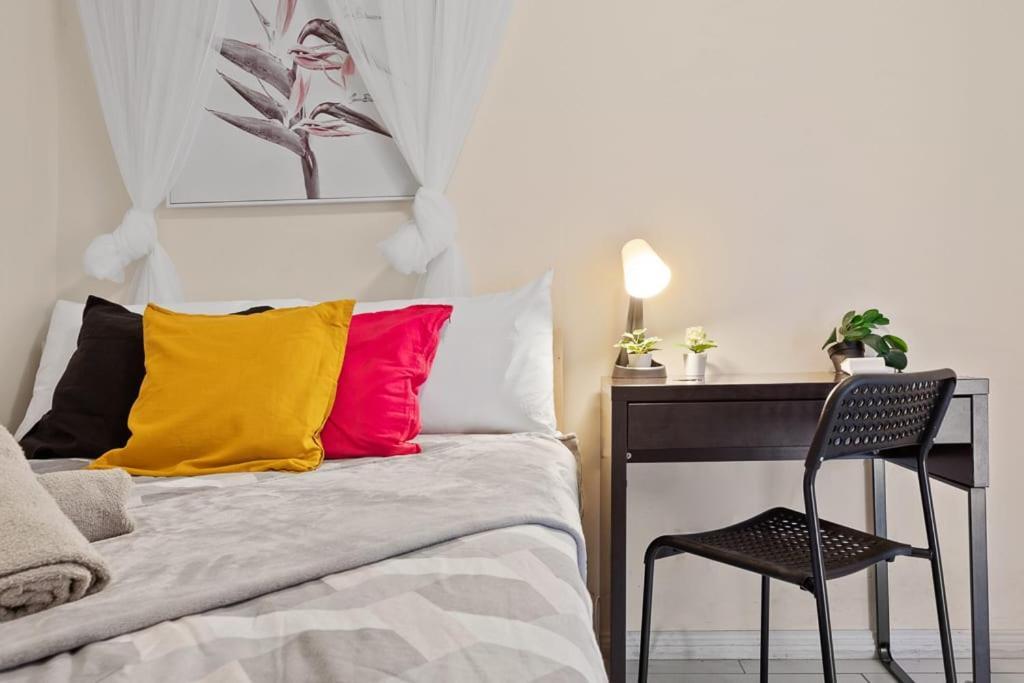 Bright Private - Nearby Cbd Uts Usyd - Seconds To Famous Eateries - Shared Bathroom Guest house Sydney