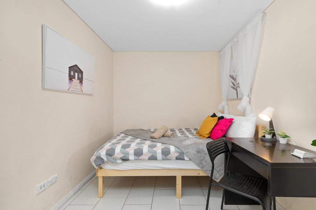 Guest house Bright Private - Nearby Cbd Uts Usyd - Seconds To Famous Eateries - Shared Bathroom Sydney