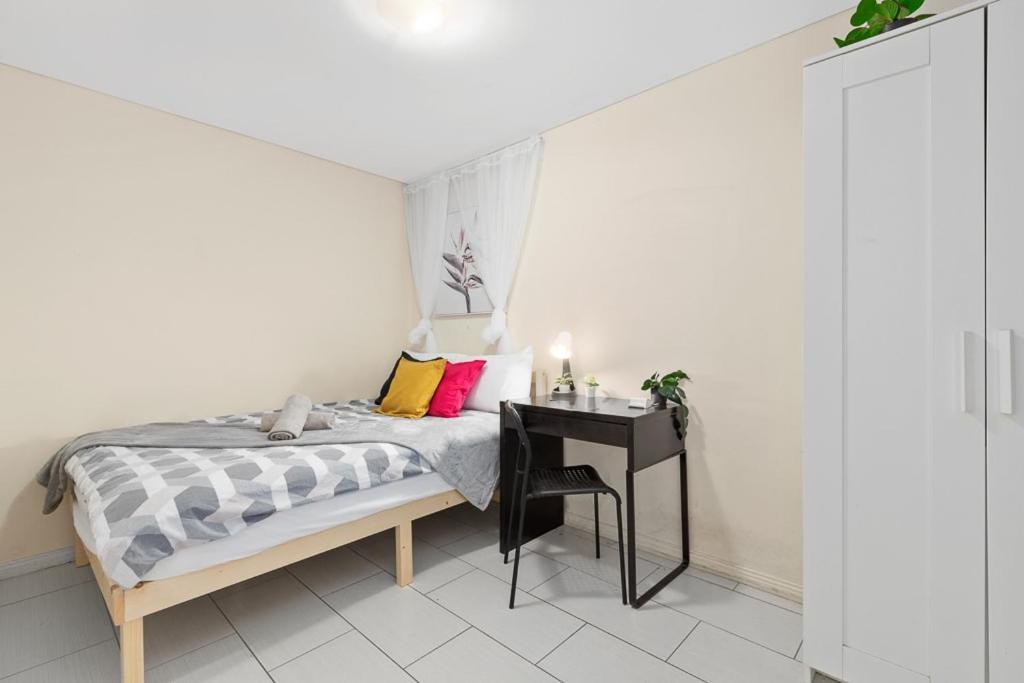 Bright Private - Nearby Cbd Uts Usyd - Seconds To Famous Eateries - Shared Bathroom Guest house *